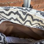 KAVU Keeper Crossbody Bag Purse Canvas Cream Black Zigzag Pattern Brown Lining Photo 4