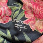 Beyond Yoga  Women’s Lux Print High Waisted Capri Legging in Protea Vine XS Photo 10