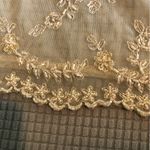 NY & comp. Shear mesh top with beaded work ivory low V Photo 1