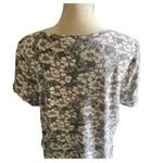 Philosophy Beautiful gray and white floral top, v neck, short sleeves Photo 5