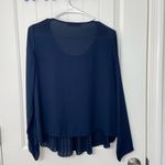 Elodie NWOT Nordstrom women’s navy blue pleated scoop neck long sleeve blouse L Photo 5