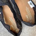 Toms  - Women's Crochet Flats - Black - Size 7 W - Classic Slip-On Style Photo 1