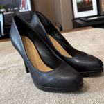 BLEEKER AND BOND Celeste Classic Black Leather Heels Pumps Size 8 Photo 2