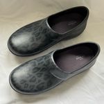 Crocs  Black Slip-On with Leopard Pattern Women’s Size 11 Photo 0