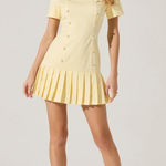 ASTR  The Label Pleated Mini Dress in Yellow Size Large Photo 0