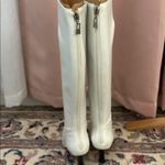 Arturo Chiang Alana White city Knee Photo 1