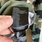 Divided 🌞 Green Military Camo Cropped Long Sleeve Shirt Photo 2