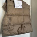 Alo Yoga Gold Rush Puffer Vest in Light Cocoa Beige Khaki Size S RARE Photo 1