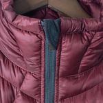 Columbia Omni-Heat Ladies M Down Filled Zip Front Jacket in Maroon Photo 4