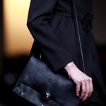 Valentino Garavani Valentino Rockstud women’s black leather shoulder bag Photo 4