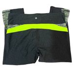 Xersion (M) Mid-Rise Quick Dry Compression Performance Fit Pocket Capri Leggings Photo 1