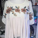 Gimmicks by BKE Gimmicks Floral Embroidered Women's Top - Cream and Pink size M Photo 1