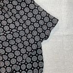 Roz & Ali  | Black & White Medallion Print Sleeveless Top | Large Photo 3