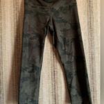 Lululemon  Capri Women Bottom Pants Camo Size 4 Small Green Activewear Clothing Photo 0
