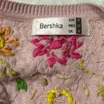 Bershka pastel colored embroidered sweater vest Photo 3