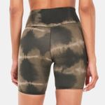 Nike  One Luxe 7” Tie Dye Mid Rise Biker‎ Shorts NWT XS Photo 2