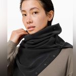 Lululemon Vinyasa Scarf Rulu Black Gray Snap Closure Photo 1