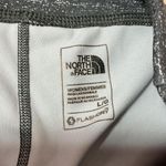 The North Face  Women's Gray Heathered Capri Athletic Leggings Photo 4