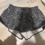 Lululemon  Hotty Hot 2.5" Photo 0
