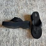 No Boundaries  Women's Mid-Heel Platform Wedge Black Flip-Flop Sandals Size 8 Photo 1