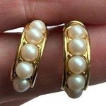 True vintage retro seed pearl goldtone half circle huggie hoops studs posts Photo 0