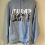 Taylor Swift  Blue hoodie  Photo 0