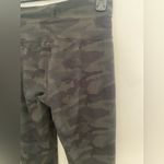 Vuori  Dark  green Camouflage Leggings size S Photo 9