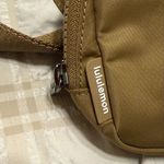 Lululemon  Everywhere Belt Bag 1L CARAMEL Photo 3