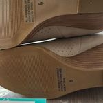 DV by Dolce Vita Gerdy Bootie in Beige Faux Leather Wedge Ankle Boots Size 8 Photo 5