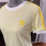 Adidas  Originals 3-Stripes Trefoil Ringer Tee Yellow White T-Shirt Size Medium Photo 2
