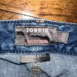 Torrid distressed raw hem vintage stretch size 16 cropped jeans Photo 1