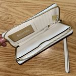 Michael Kors NWT White Wristlet Wallet Photo 2