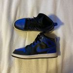 Nike Air Jordan 1 Mid Photo 2