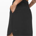 Lululemon  Womens On The Fly Skirt 21” Black Travel Commute Curved Hem Sz 4 Photo 2