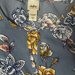 Daytrip  faux button front, keyhole, small top Photo 3