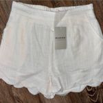 ee:some  White Linen shorts with scallop hem🤍Size small Photo 0