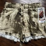 REWASH Short Photo 0