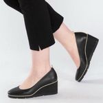 Betabrand  • All-Weather Wedge heels pumps Onyx black leather waterproof Photo 0