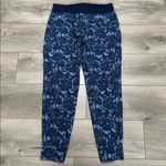 Athleta  Trekkie North Floral Print Mid Rise Ankle Jogger Pants Blue Size 6 Photo 3