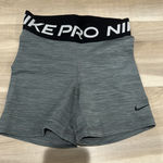 Nike  Pros Photo 0