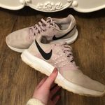 Nike Tennis Shoes Photo 2