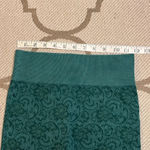 Blush  boutique seamless green floral textured 8” bike shorts Photo 2