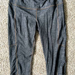 Athleta  Women's Quest Criss Cross Chaturanga Capri
Leggings Photo 0