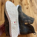 Blondo Camo Waterproof Suede Slip-On Sneakers Ankle Booties size 7 Photo 7