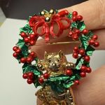 AJC Kitty Cat & Christmas Holly Berry Wreath Enamel Brooch Pin Gold Tone Signed Photo 12