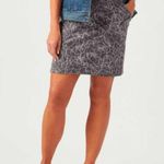 Duluth Trading Co Skort Size Medium NoGA Naturale Cotton Floral Gray Athleisure Photo 0