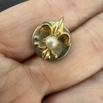 Vintage Brooch Pin Fleur De Lis Gold Tone Brush Polished Pin Brooch Photo 1