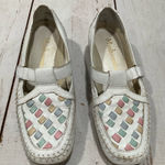 MUSHROOM WHITE PASTEL WEAVE TOE LEATHER T STRAP MARY JANE SHOES Size 5 Photo 0