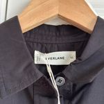 Everlane  The Way-Short Shirt in Silky Cotton in Black, Size X-Small Photo 6