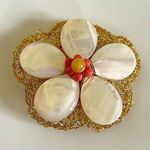 Vintage Mother of Pearl & Gold Tone Wire Flower Pin White Photo 0